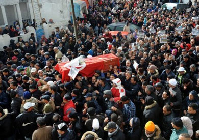 خلال تشييع جنازة المعارض اليساري البارز في تونس شكري بلعيد - ارشيفية